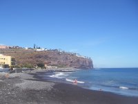 Playa de Santiago y, al fondo, la Lomada de Tecina
